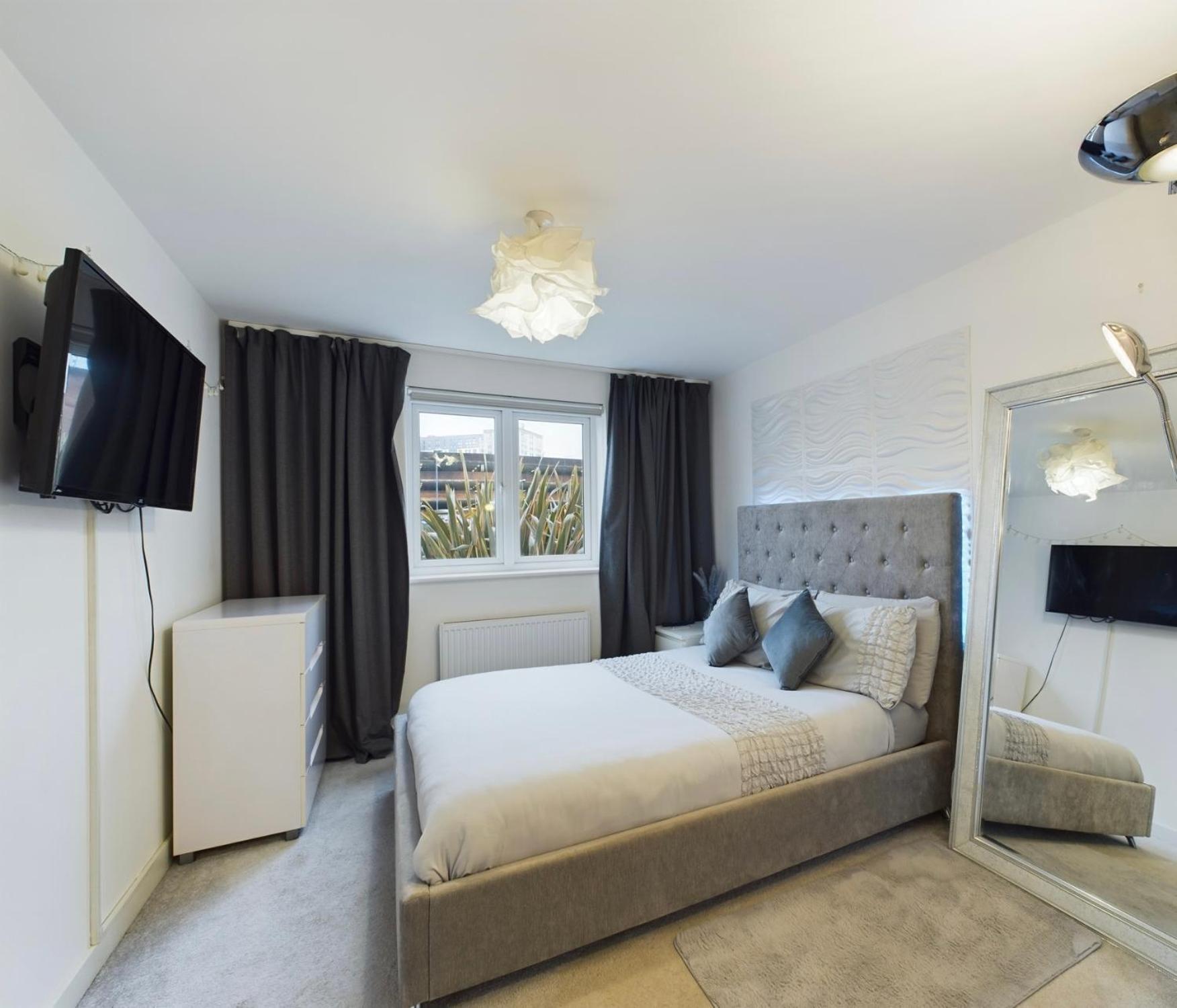 Modern 2 Bed City Apartment With Private Parking Swansea Ngoại thất bức ảnh